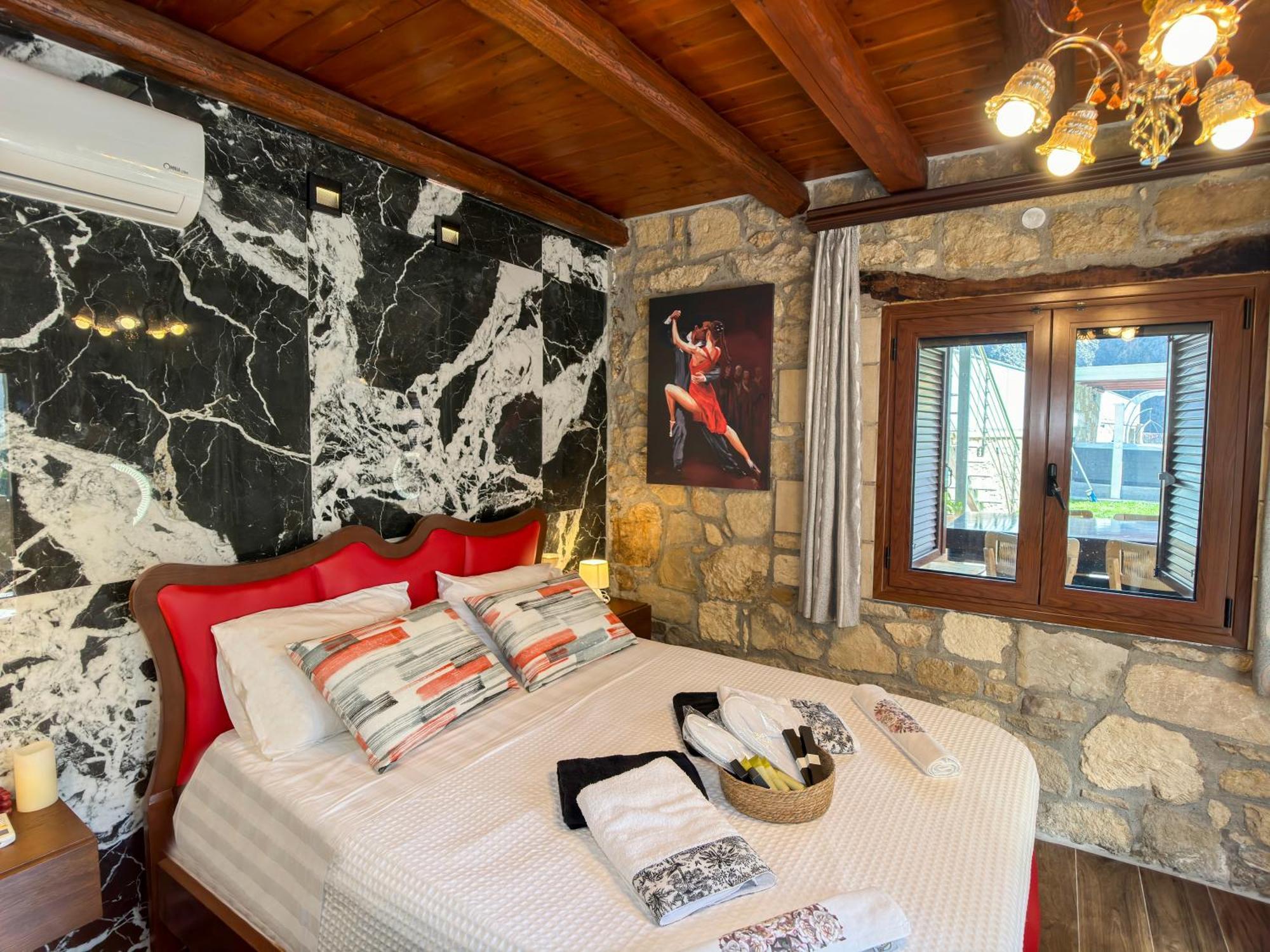 Heated Private Ozone Salt Pool, Jacuzzi, Cinema Inside & Outside, Ping Pong, Billiard, Ps5, Playground, Giant Chess, Giant Monopoly, Table Football, 3X Surround Sound - Villa Rokka Luxe Kissamos Luaran gambar
