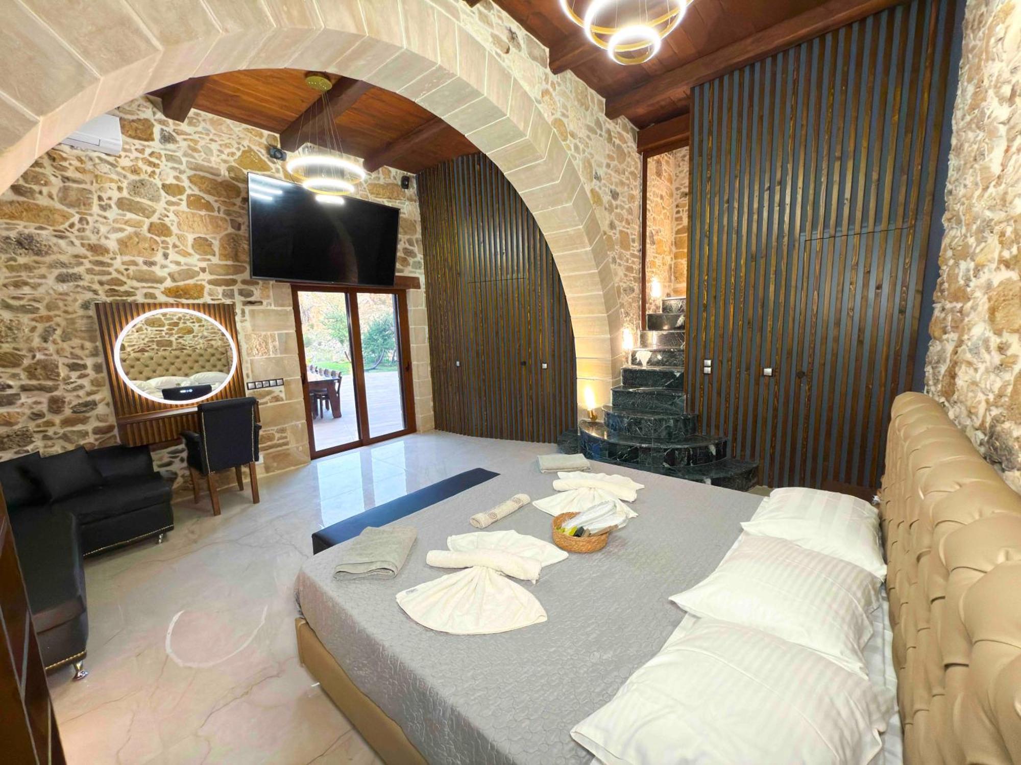 Heated Private Ozone Salt Pool, Jacuzzi, Cinema Inside & Outside, Ping Pong, Billiard, Ps5, Playground, Giant Chess, Giant Monopoly, Table Football, 3X Surround Sound - Villa Rokka Luxe Kissamos Luaran gambar